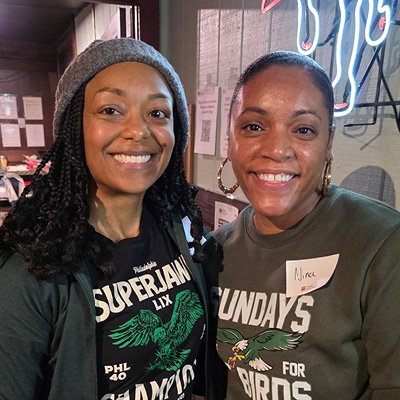 Two eagles fans pose for a photo.